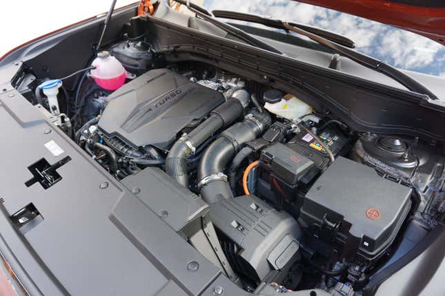 Bild zum Artikel mit dem Titel „Der Hyundai Santa Fe 2024 fühlt sich größer und kastenförmiger an.“